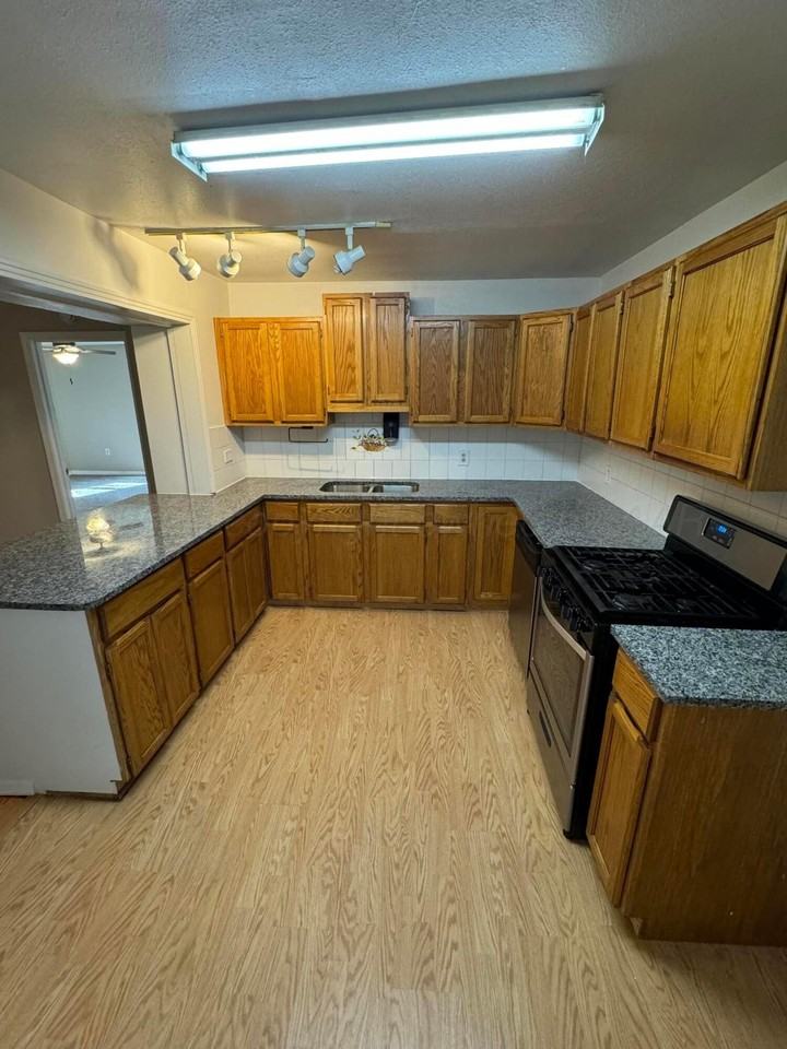 4613 Parker St - Photo 3 of 12