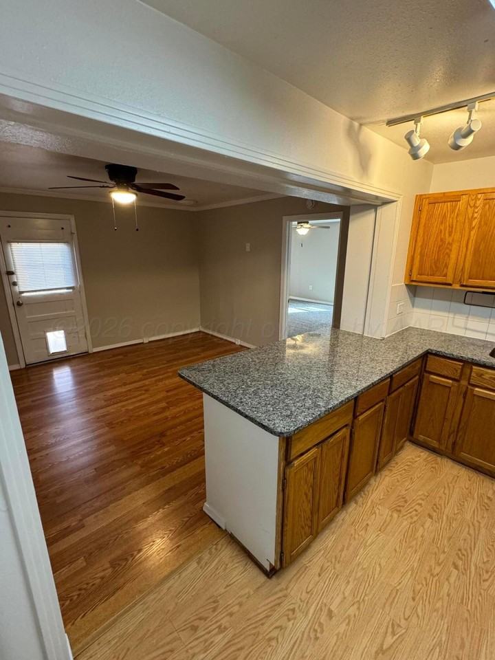 4613 Parker St - Photo 4 of 12