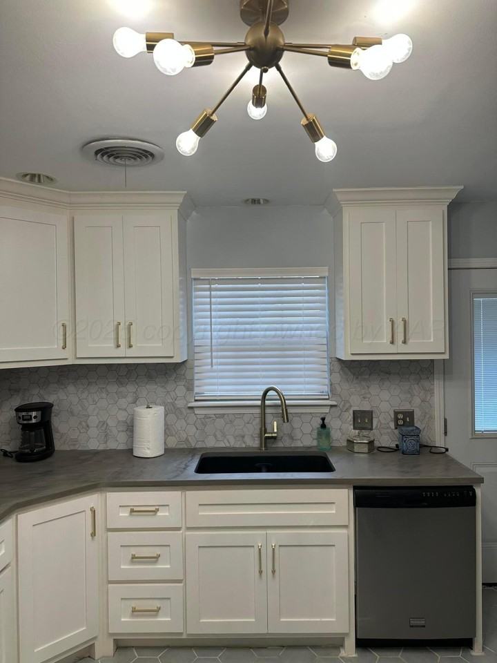 1118 Bellaire St - Photo 6 of 36