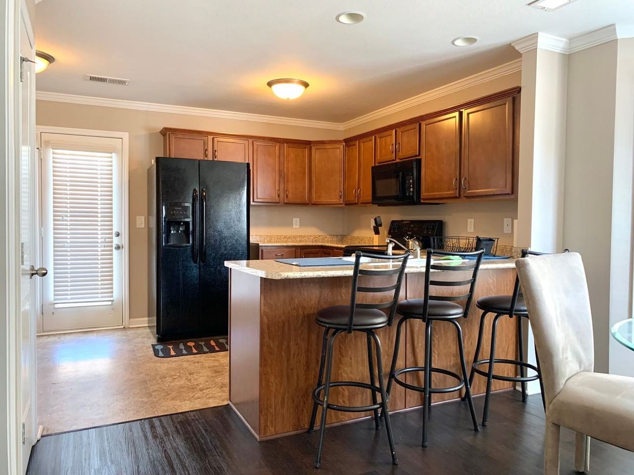 337 Sam Houston Cir - Photo 3 of 19