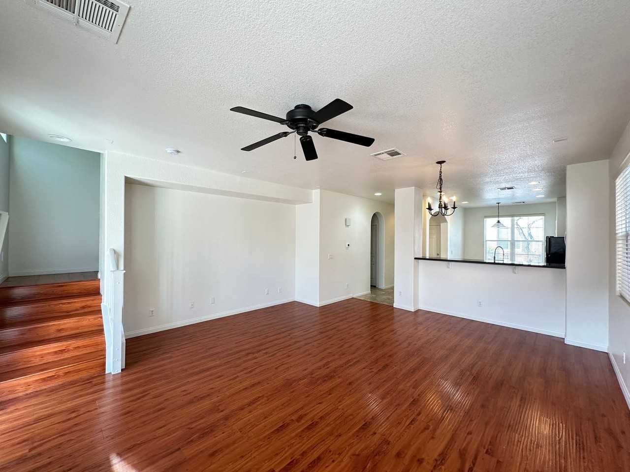 10224 Tait St - Photo 3 of 20