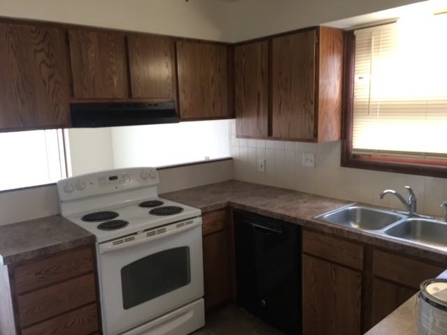 1338 Terry St - Photo 3 of 17