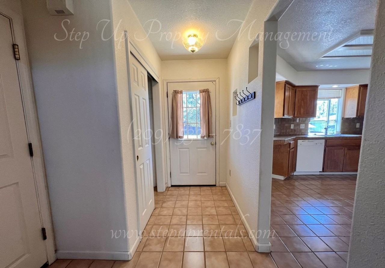 10778 Buena Oaks Ct #A - Photo 2 of 14