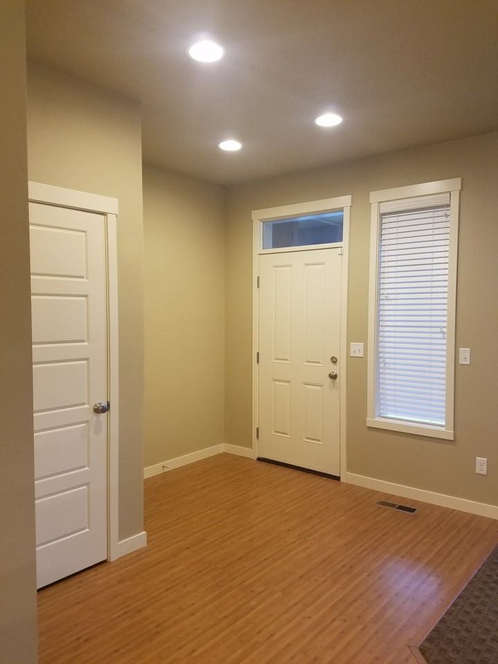 7214 Hayworth Ave Ne - Photo 2 of 7