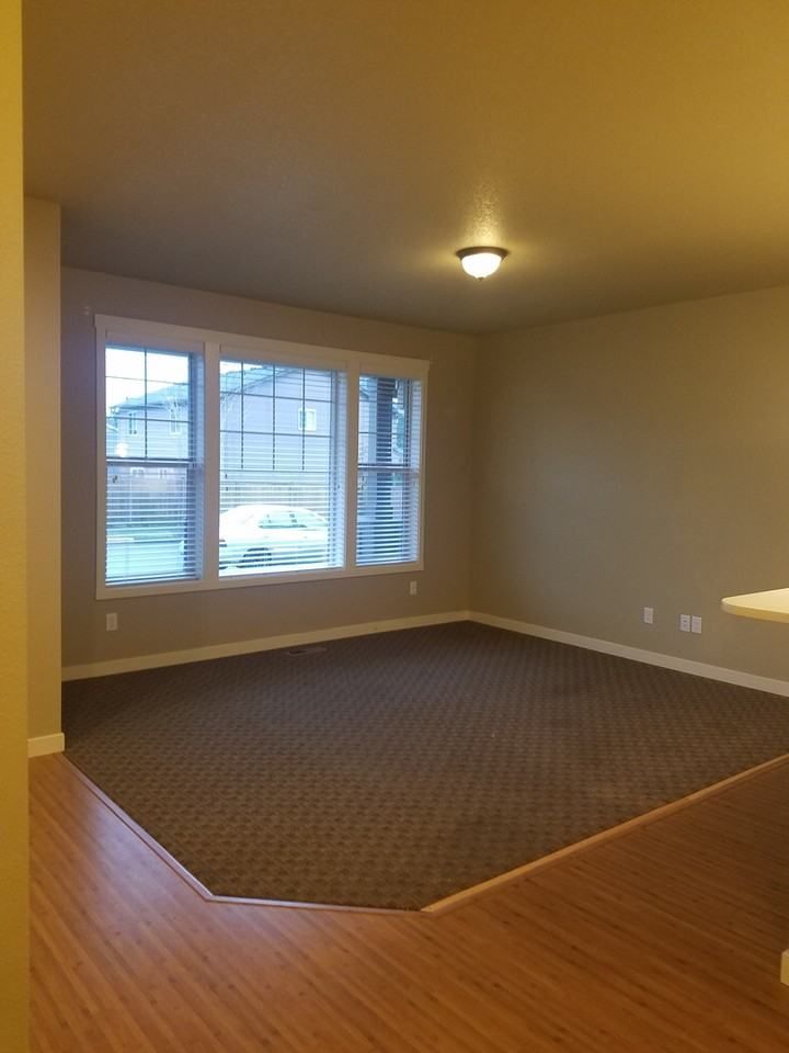 7214 Hayworth Ave Ne - Photo 3 of 7