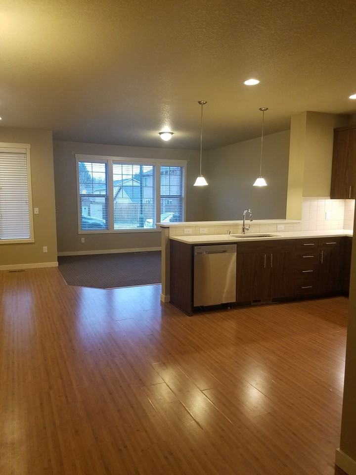 7214 Hayworth Ave Ne - Photo 5 of 7