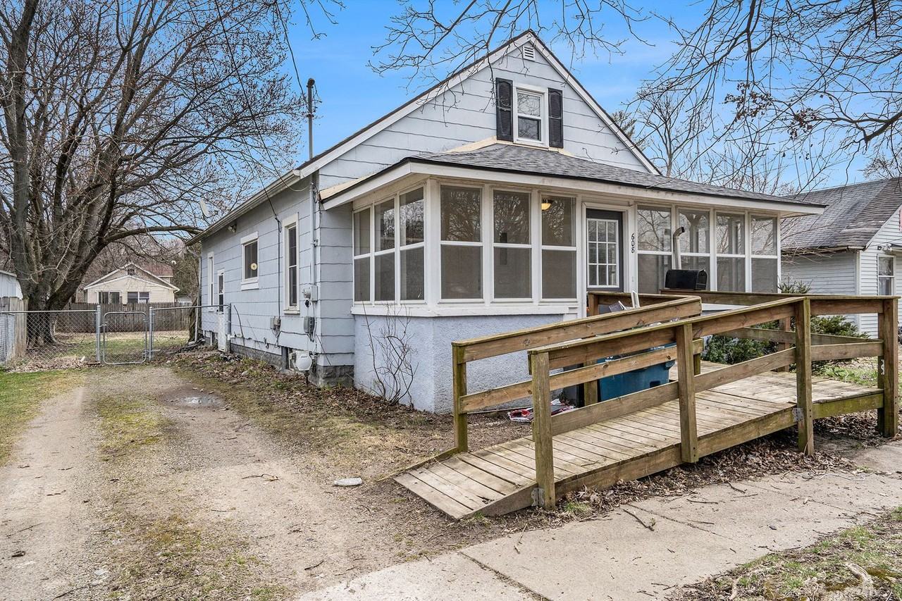 608 Washburn Ave - Photo 4 of 30