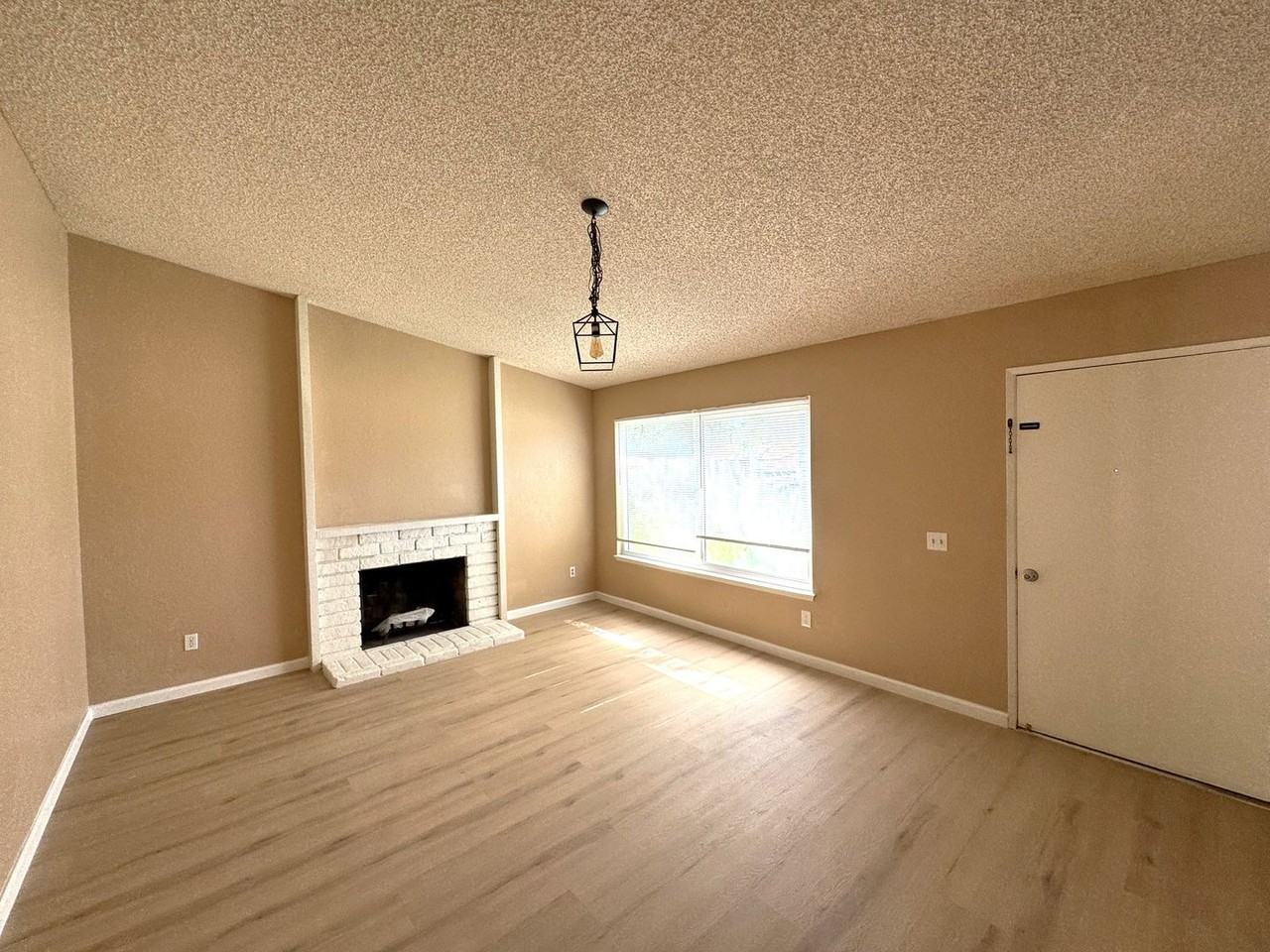 1528 Windsor St - Photo 2 of 11