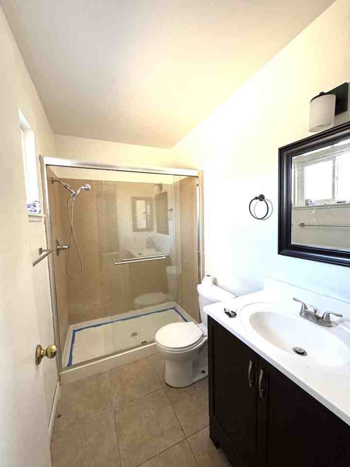 1528 Windsor St - Photo 6 of 11