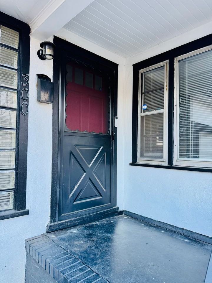 300 Martin Luther King Jr Ave - Photo 3 of 25