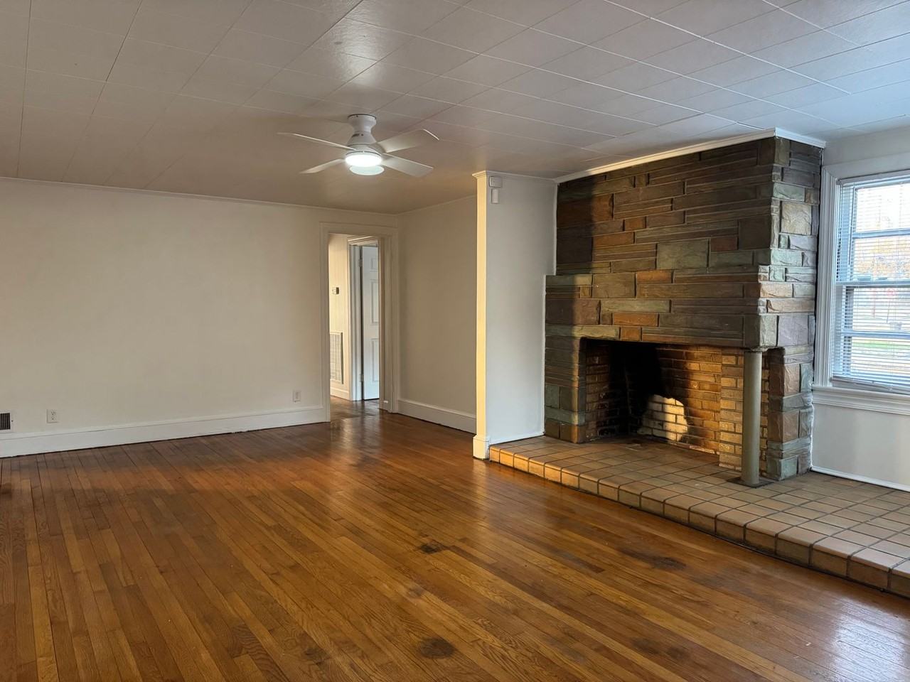 300 Martin Luther King Jr Ave - Photo 4 of 25