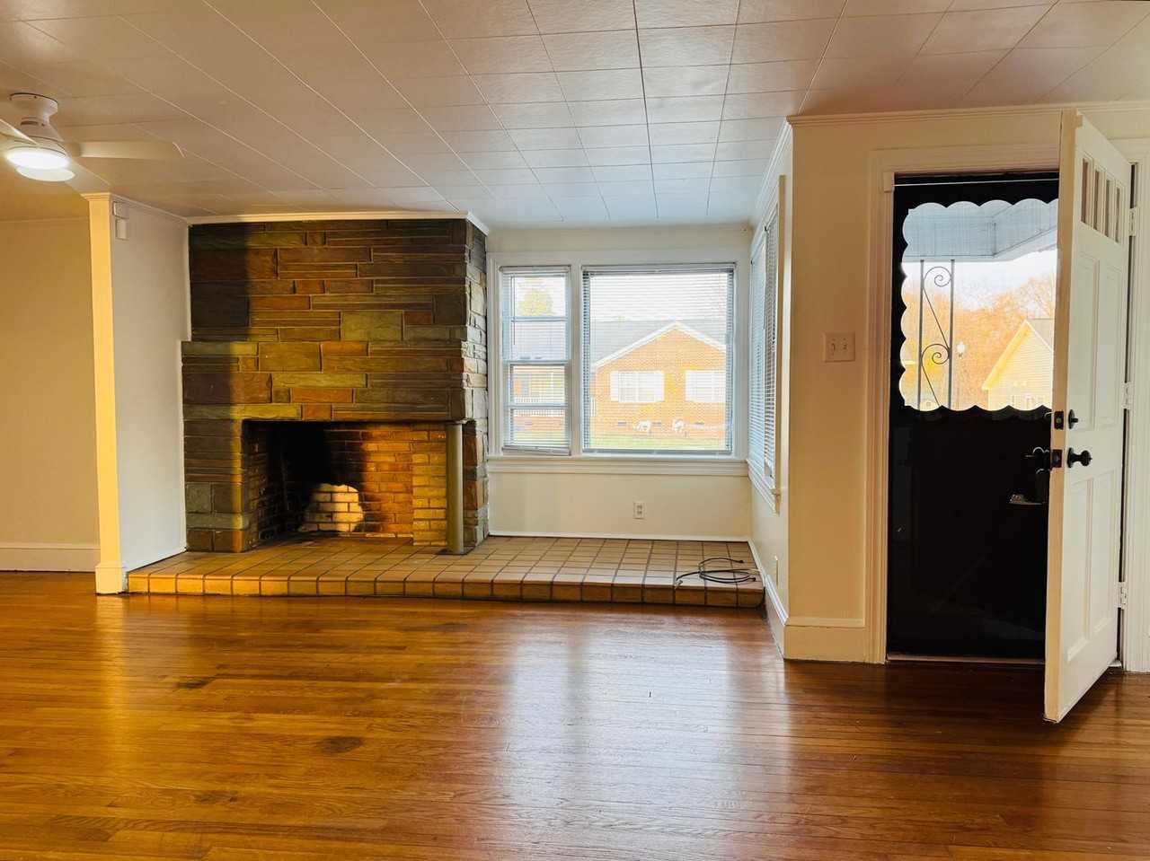 300 Martin Luther King Jr Ave - Photo 5 of 25