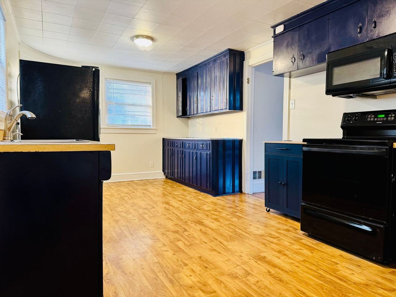 300 Martin Luther King Jr Ave - Photo 7 of 25