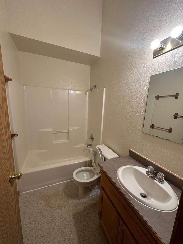 1287 Nw Stannium Rd - Photo 6 of 15