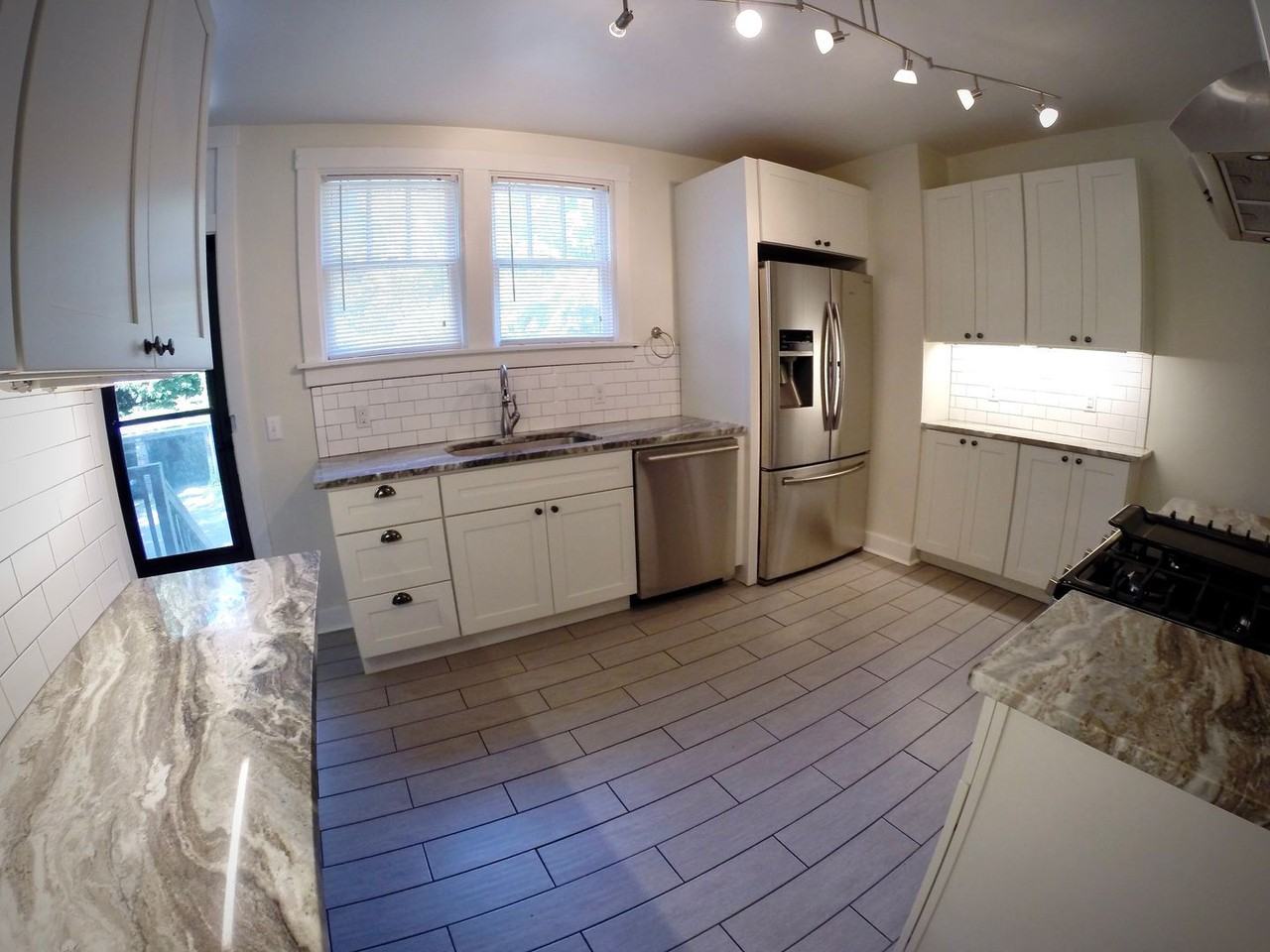 5285 Forbes Ave - Photo 6 of 28