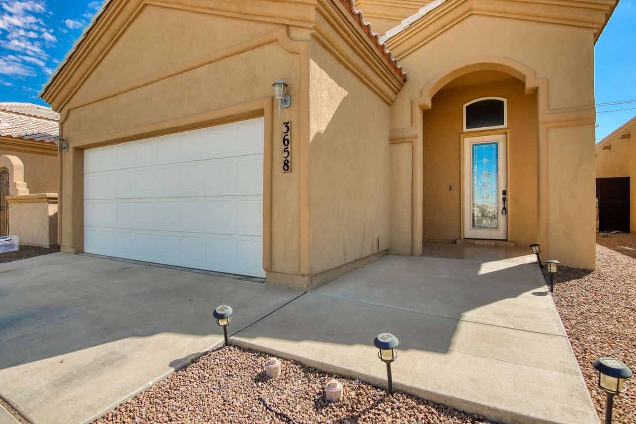 3658 Grand Bahamas Dr - Photo 2 of 50
