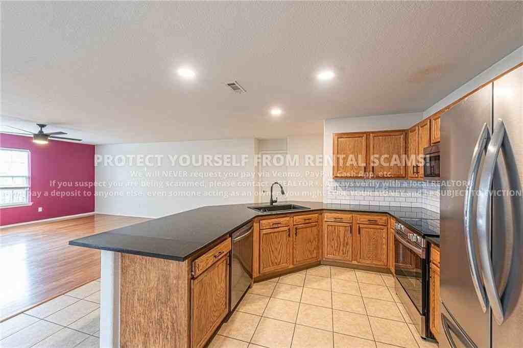 1384 S Holland Dr - Photo 6 of 16