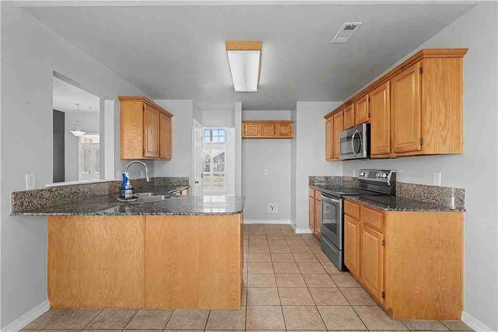 585 Lynn Dr - Photo 7 of 19