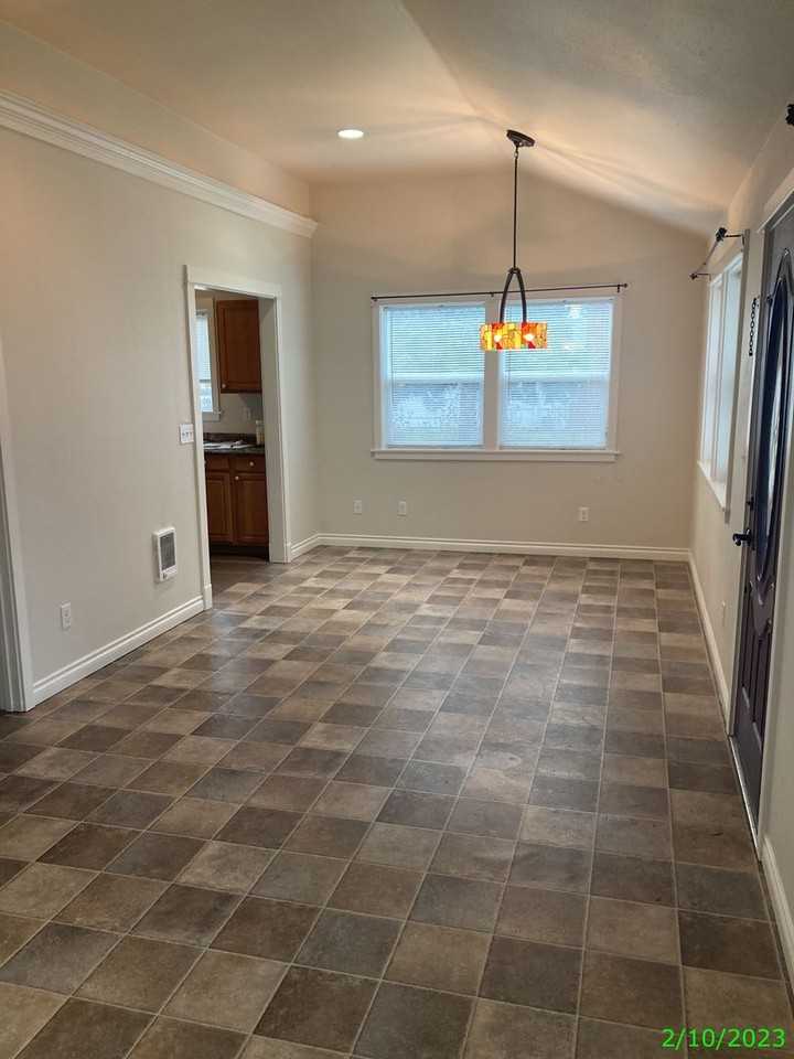 1020 Ne 12th St - Photo 4 of 20