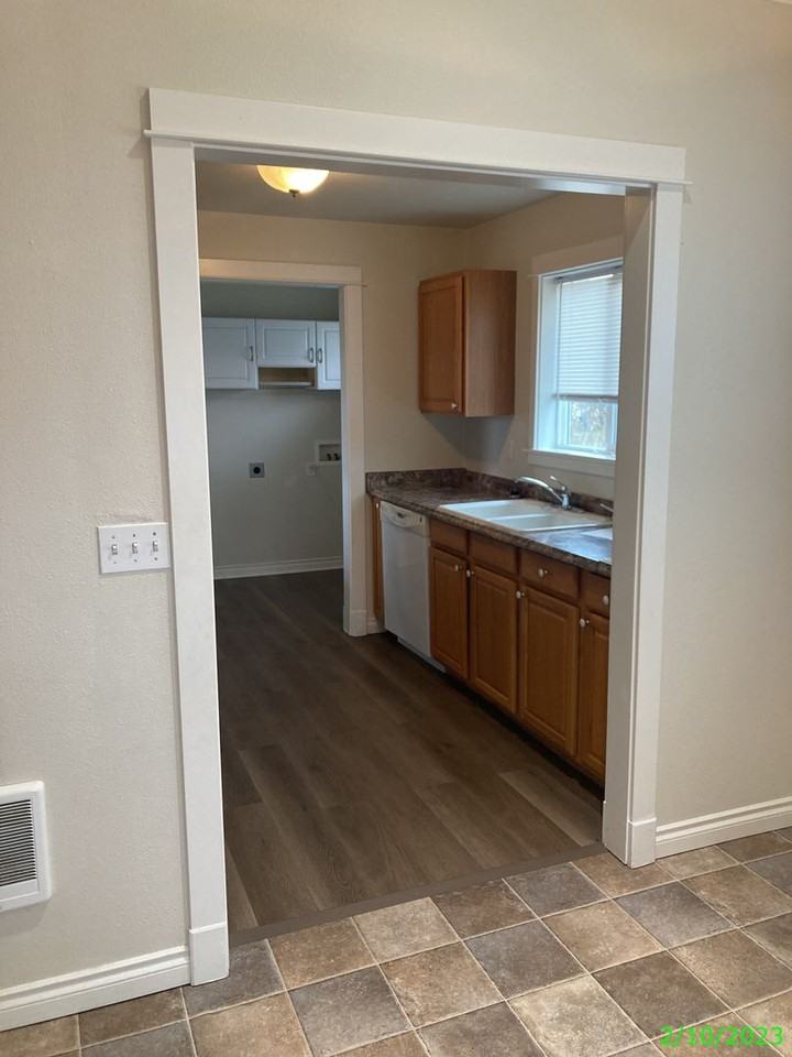 1020 Ne 12th St - Photo 6 of 20