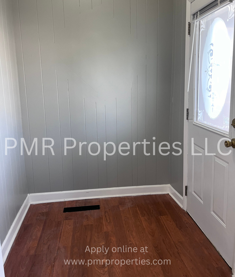 917 N 13th St - Photo 3 of 24
