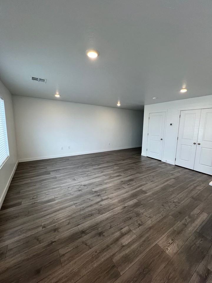 384 W 2050 N #33 - Photo 7 of 22