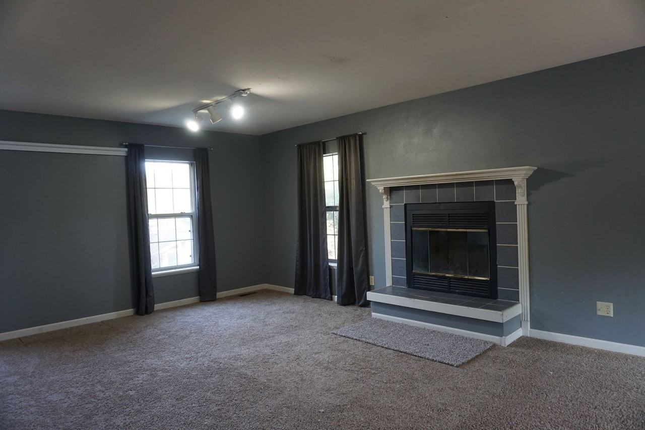 2624 Blackberry Ln - Photo 5 of 15