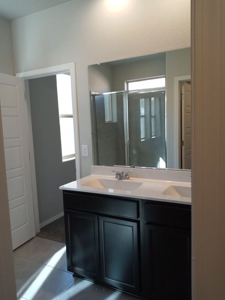 6484 Gannett Dr Ne - Photo 4 of 9