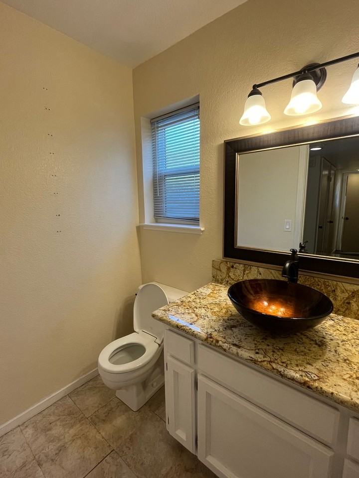 4417 Calcutta Way - Photo 3 of 50