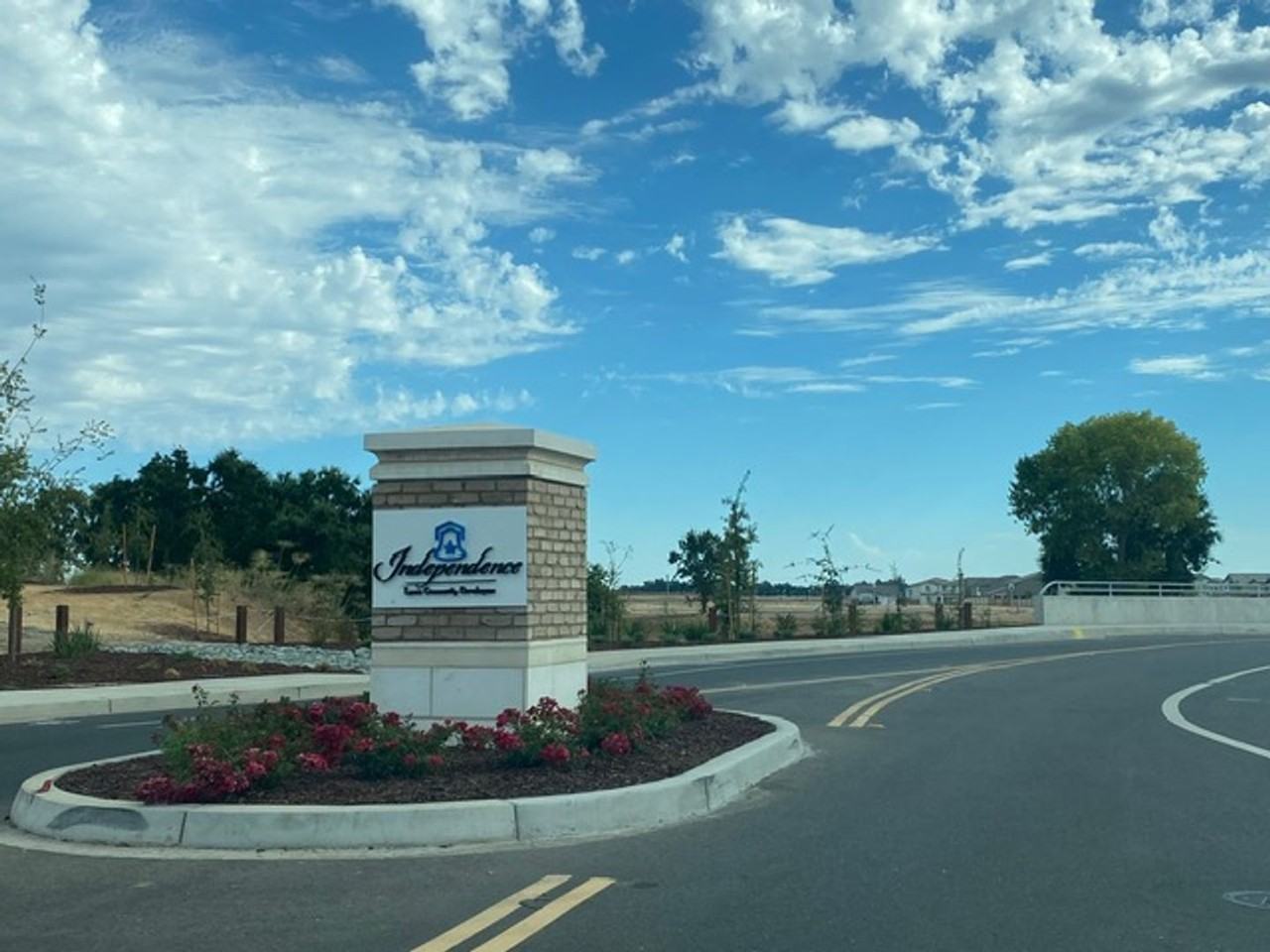 628 Independence Ave - Photo 2 of 24