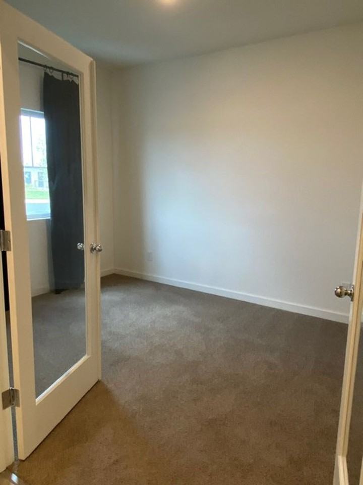 628 Independence Ave - Photo 4 of 24