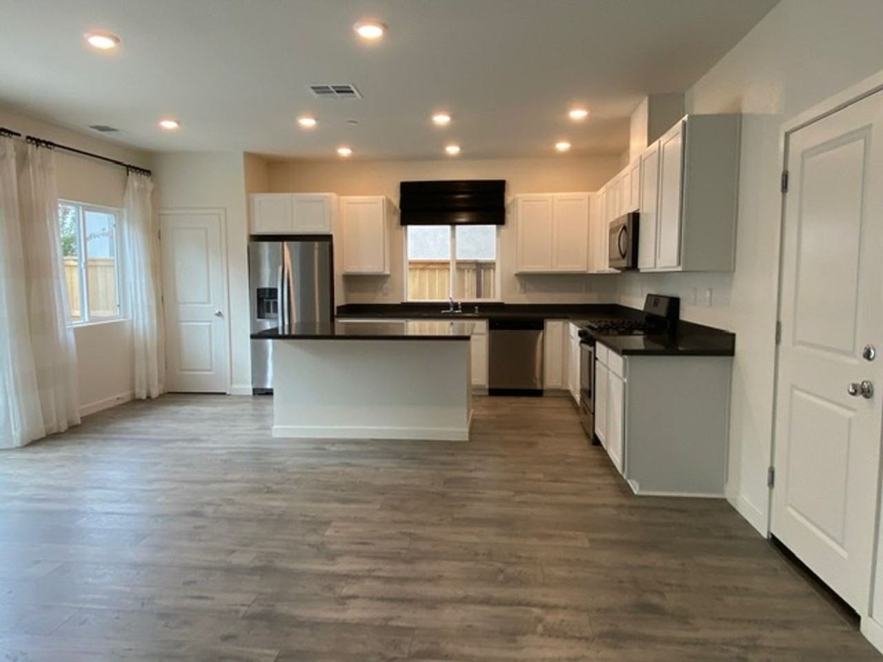 628 Independence Ave - Photo 7 of 24