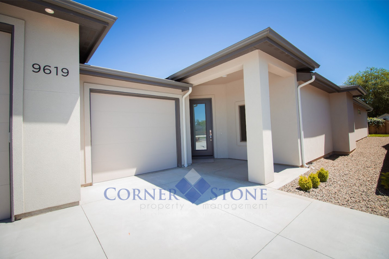 9619 W Macaw St - Photo 2 of 32