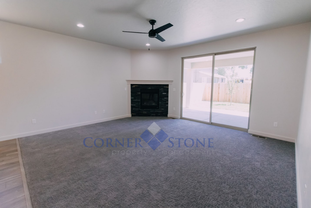 9619 W Macaw St - Photo 5 of 32