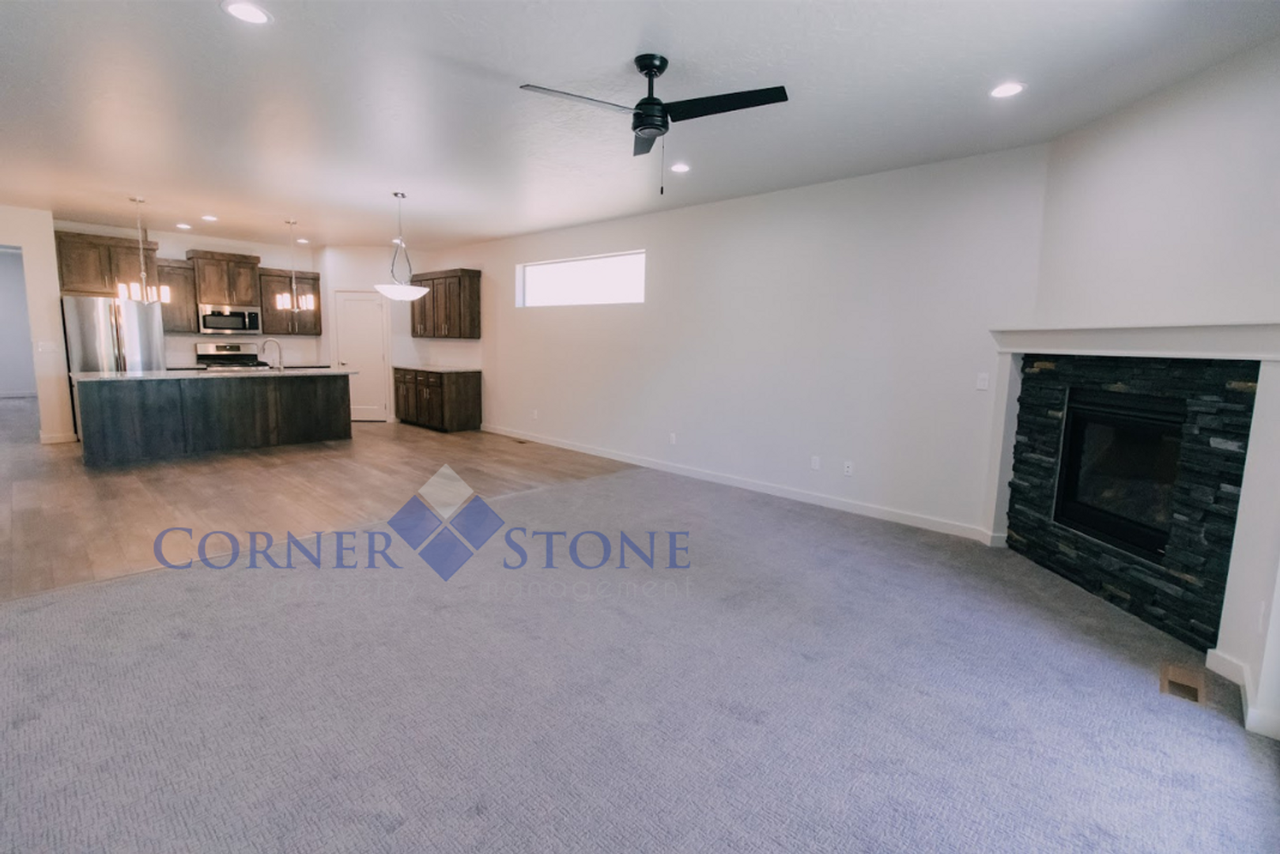 9619 W Macaw St - Photo 6 of 32