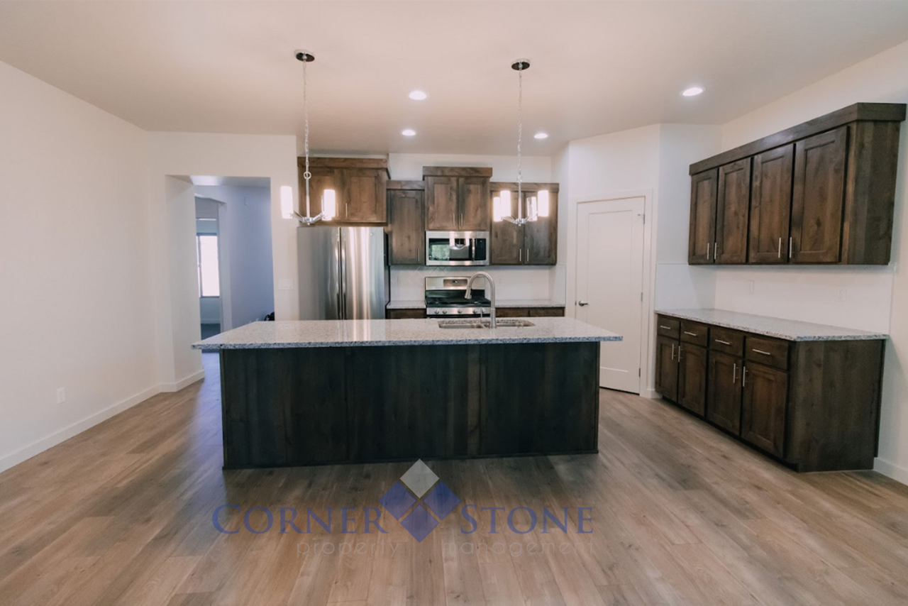 9619 W Macaw St - Photo 7 of 32