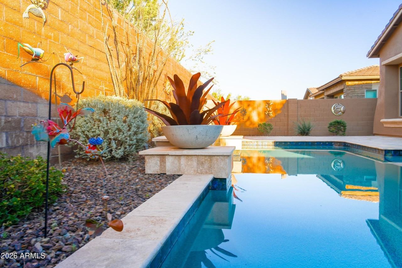 12224 W Creosote Dr - Photo 2 of 10