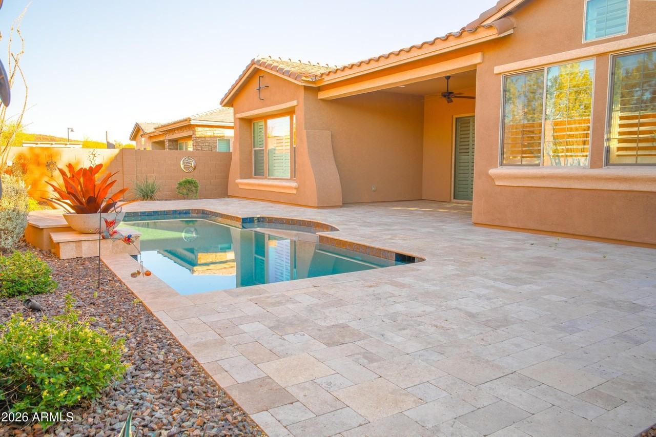 12224 W Creosote Dr - Photo 3 of 10