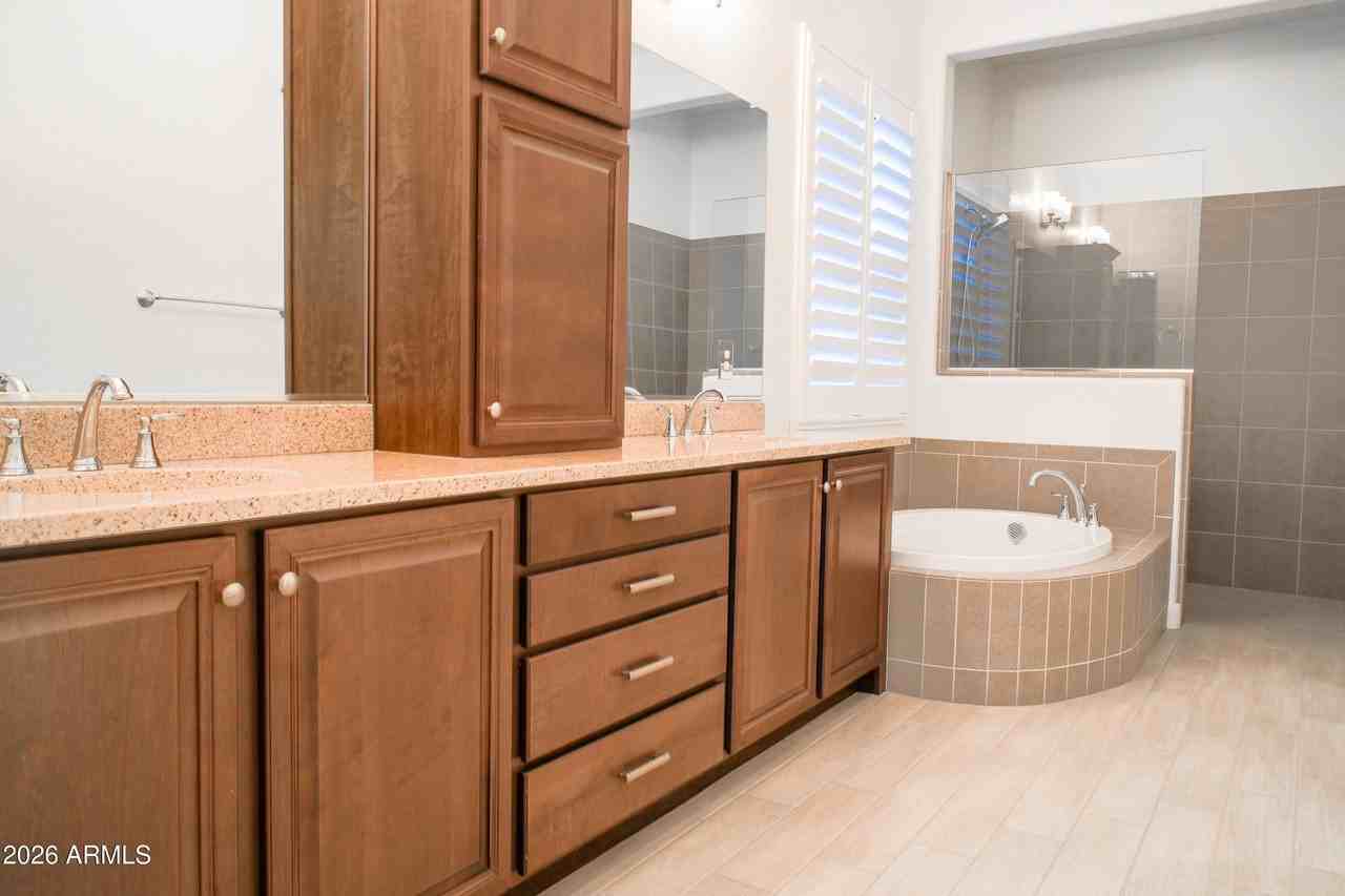 12224 W Creosote Dr - Photo 4 of 10