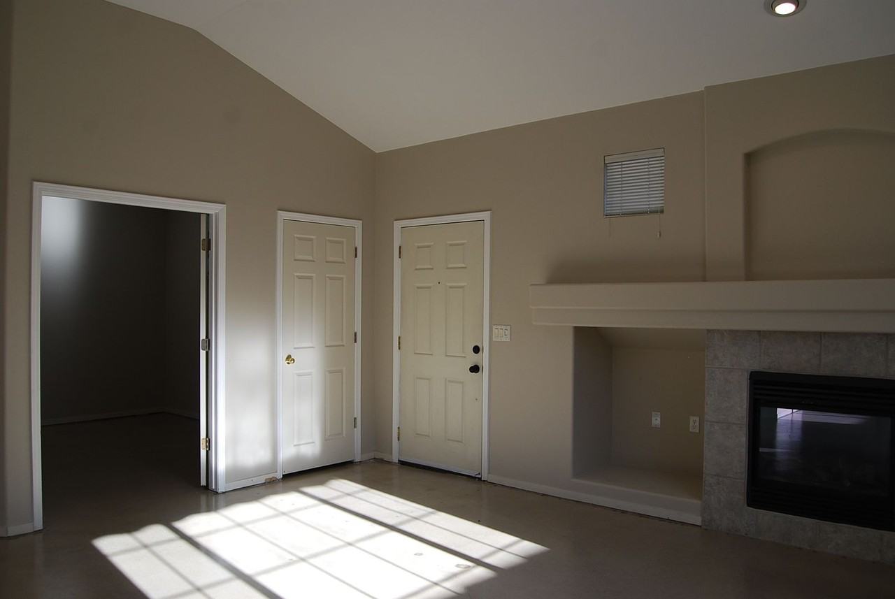 1162 Tule Dr - Photo 3 of 16