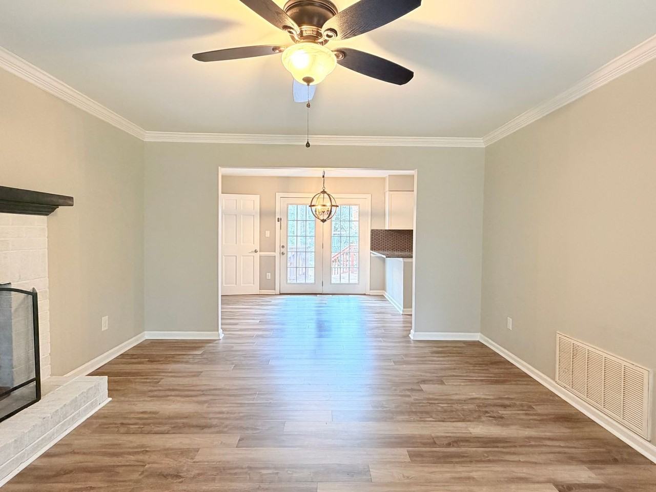 100 Greenwood Dr - Photo 4 of 21