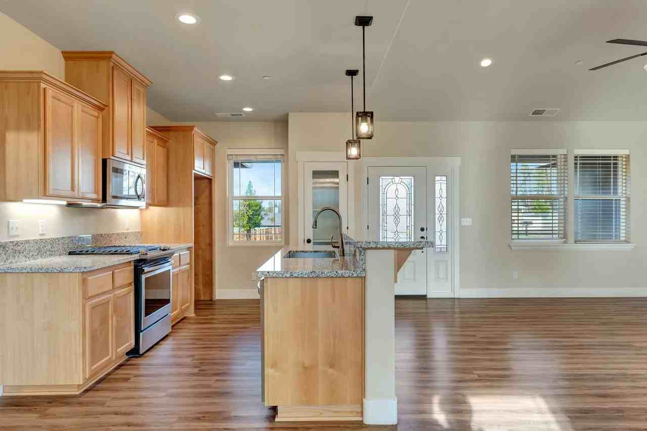 658 Madrone Way - Photo 4 of 15