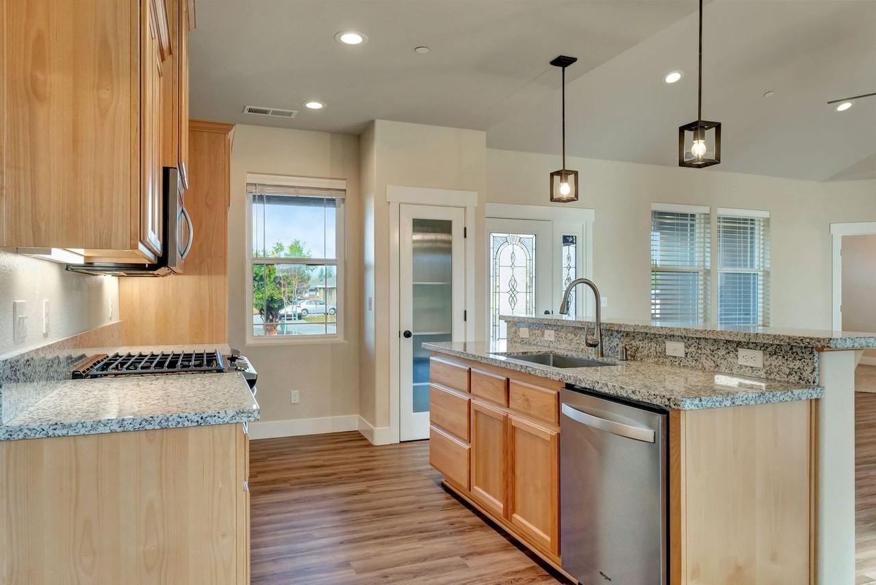 658 Madrone Way - Photo 5 of 15