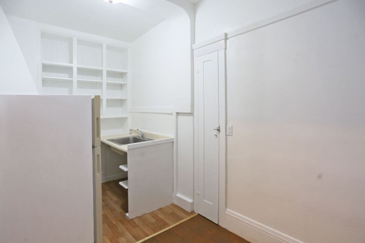 1235 Bush St #21 - Photo 4 of 13