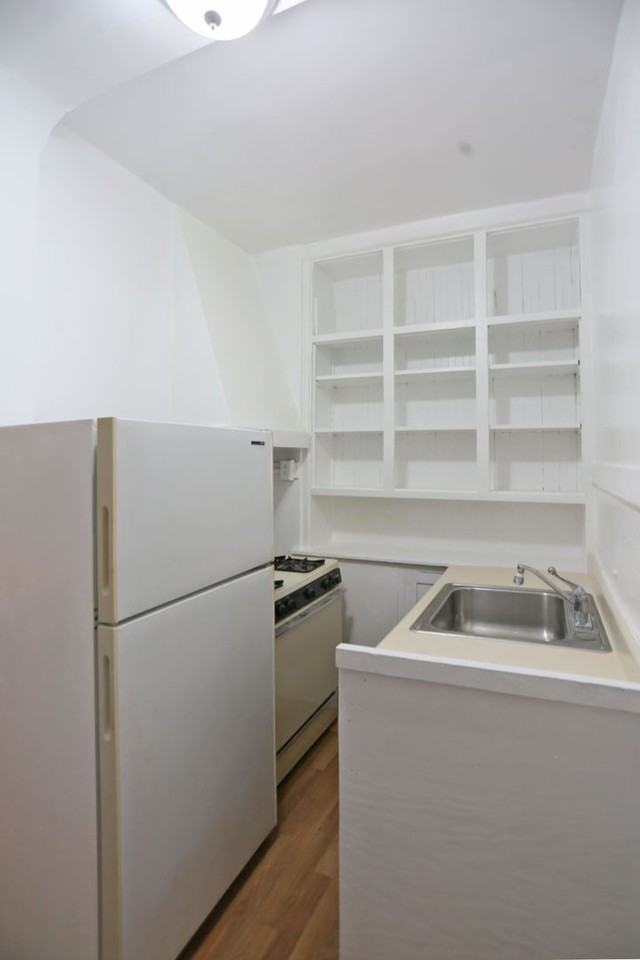 1235 Bush St #21 - Photo 5 of 13