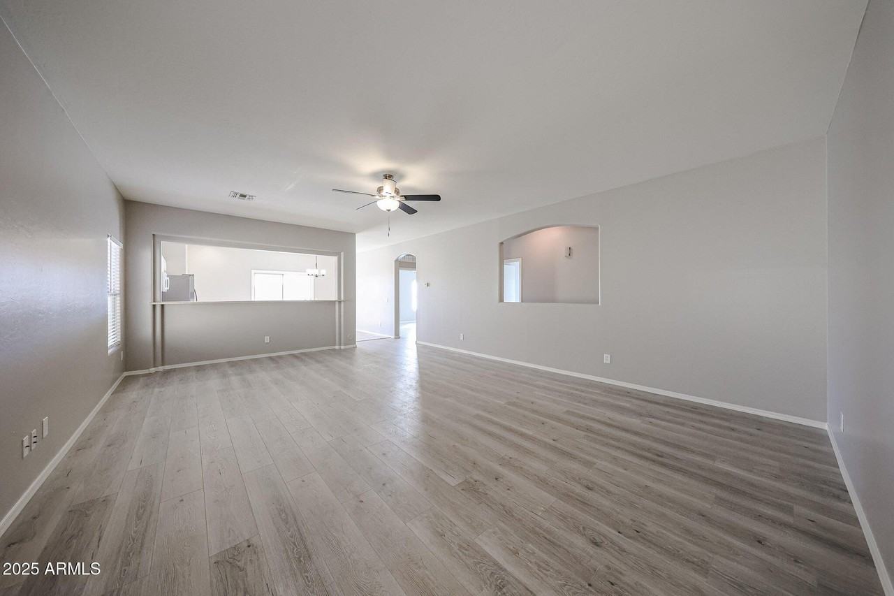 15239 N 153rd Dr - Photo 4 of 31