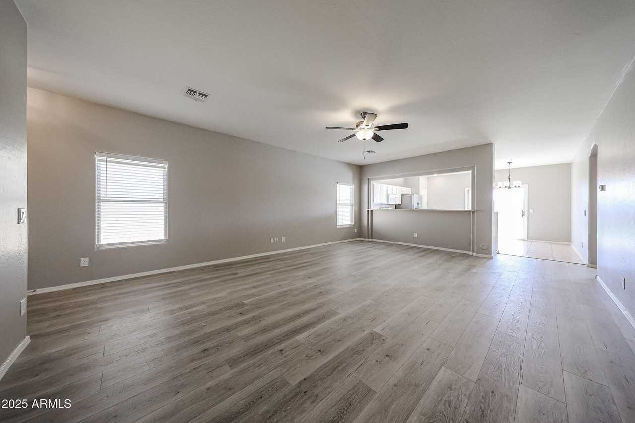 15239 N 153rd Dr - Photo 5 of 31