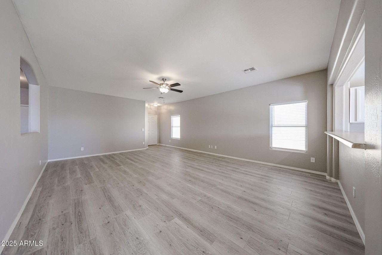 15239 N 153rd Dr - Photo 6 of 31