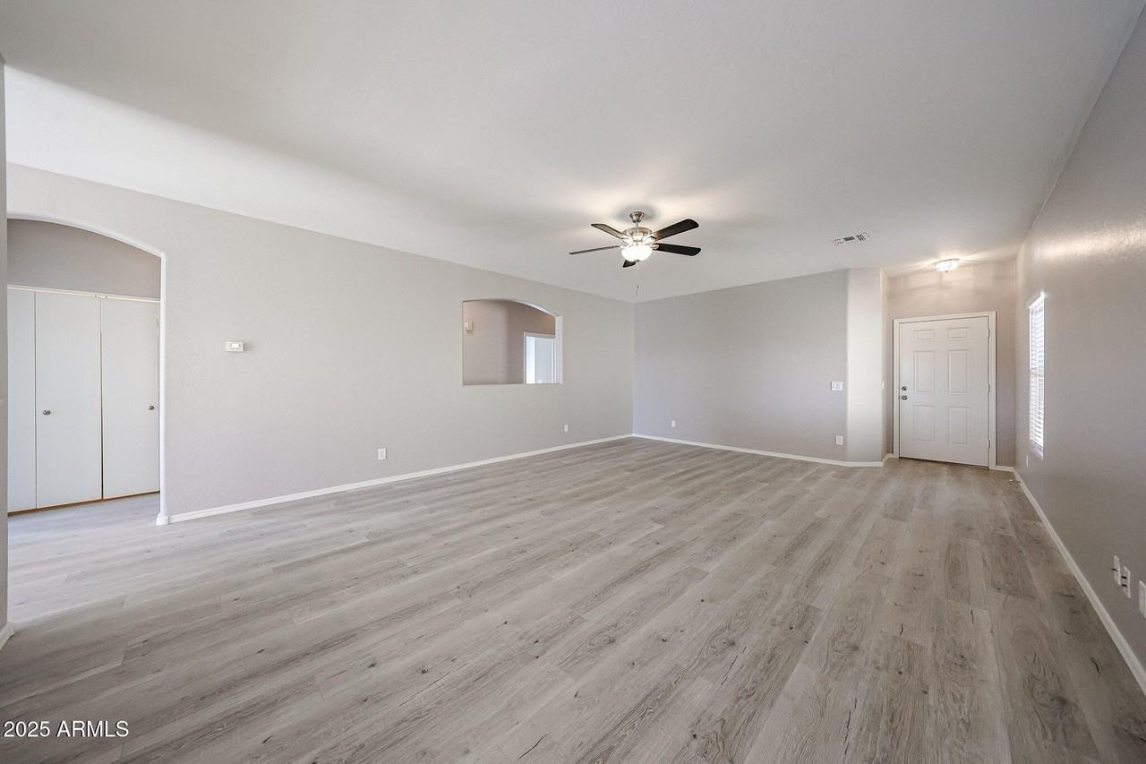 15239 N 153rd Dr - Photo 7 of 31