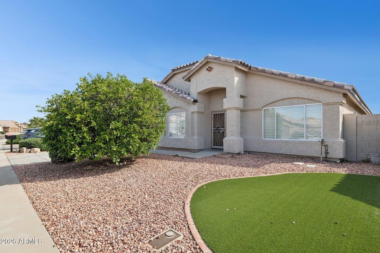 9235 W Marconi Ave - Photo 5 of 41